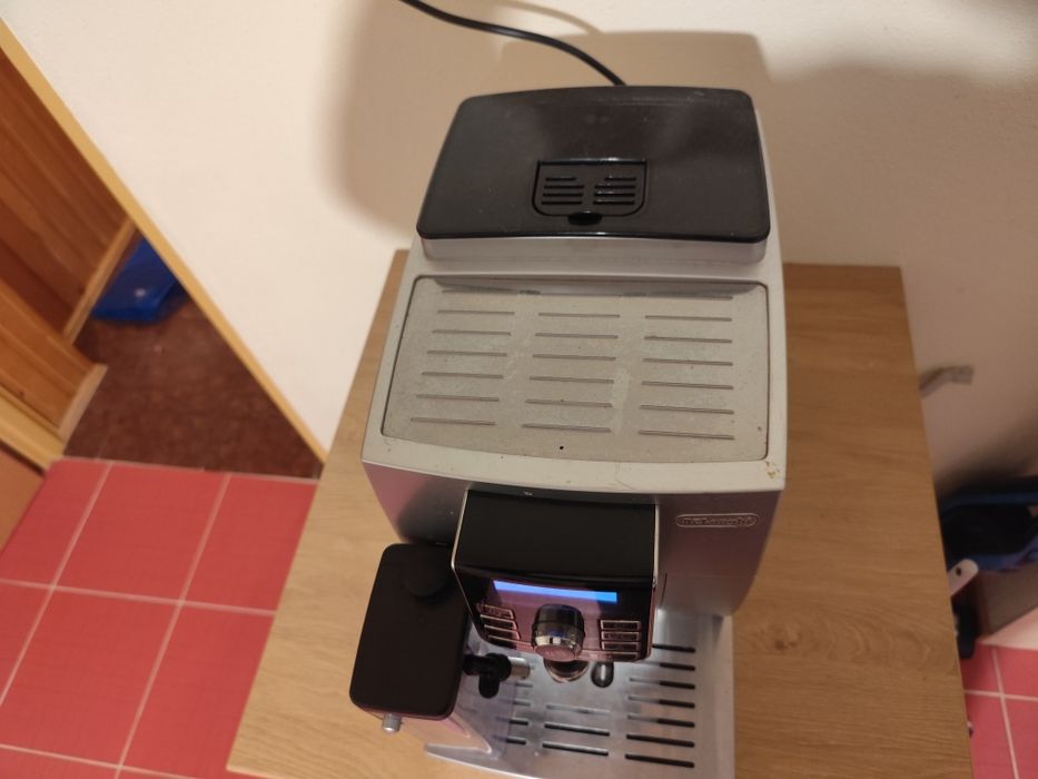 Ekspres do kawy DeLonghi w bardzo dobrym Stanie