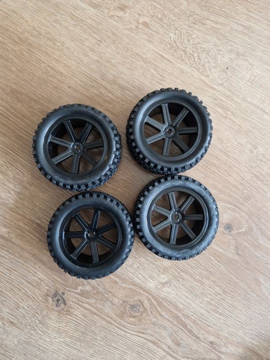 Conjunto 4 Rodas RC 1/10 (Pneus Borracha + Jantes) - Buggy/Off-Road