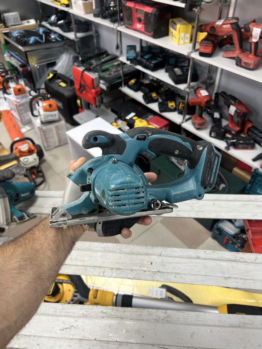 Аккумуляторная дисковая пила по металлу Makita DCS 550