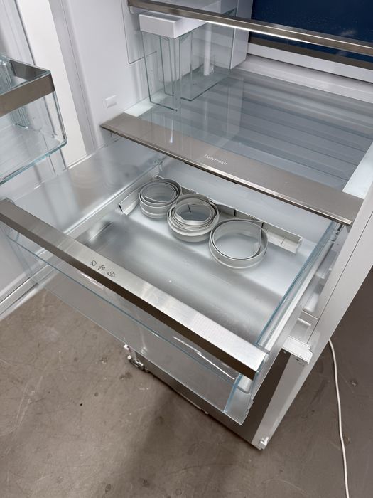Топ/Вбудований холодильник Miele KFN7785