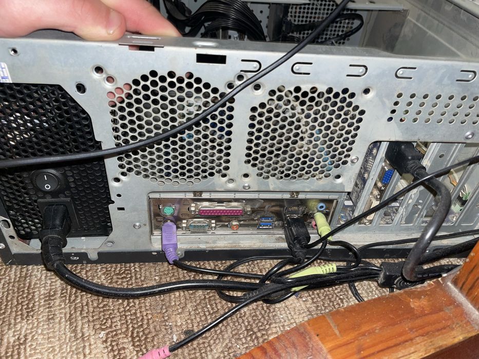 КОМПЮТЕР в зборі або частинами