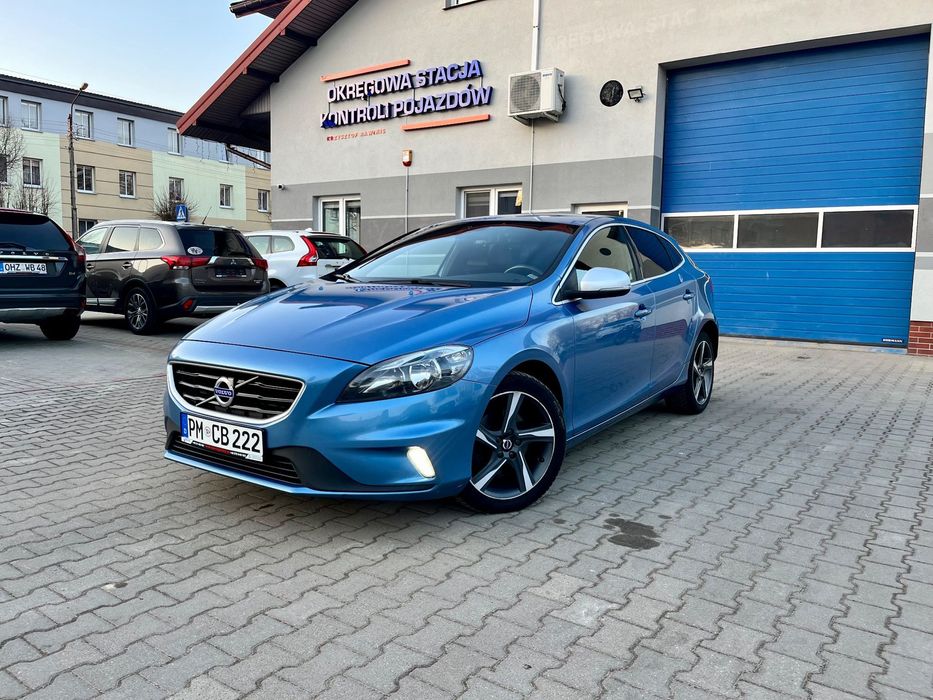 Volvo V40 Rok 2016, 122KM, 2.0 benzyna, Przebieg 175 702km, 6-biegowa skrzynia