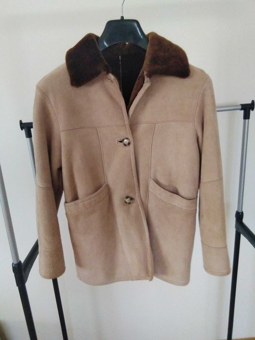 Casaco em pele/pêlo verdadeiro. Novo.