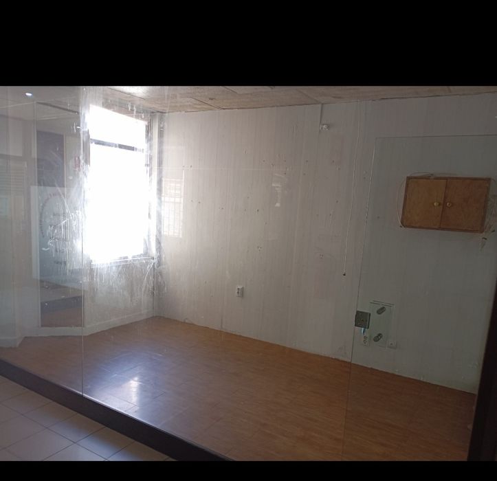 Alugo loja com cerca 10m2.