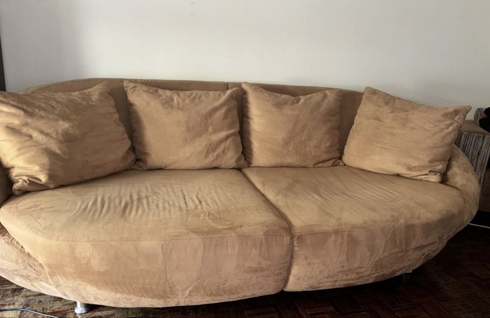Sofá grande e confortável – 2,30m x 1,30m
