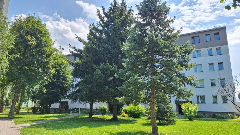 Sprzedam 3-pokojowe mieszkanie 47,5 m² – Kęty, os. Wyszyńskiego | Balkon | Widok na góry