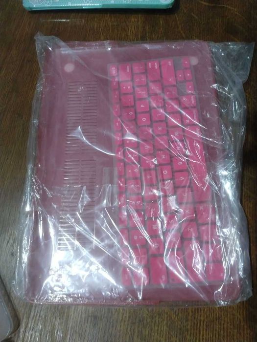 Пластиковый кейс для MacBook и чехол на IPad Pro Case