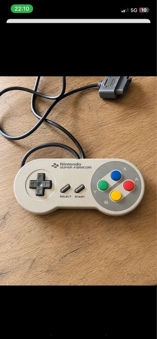 Sprzedam dwa pady do nintendo snes