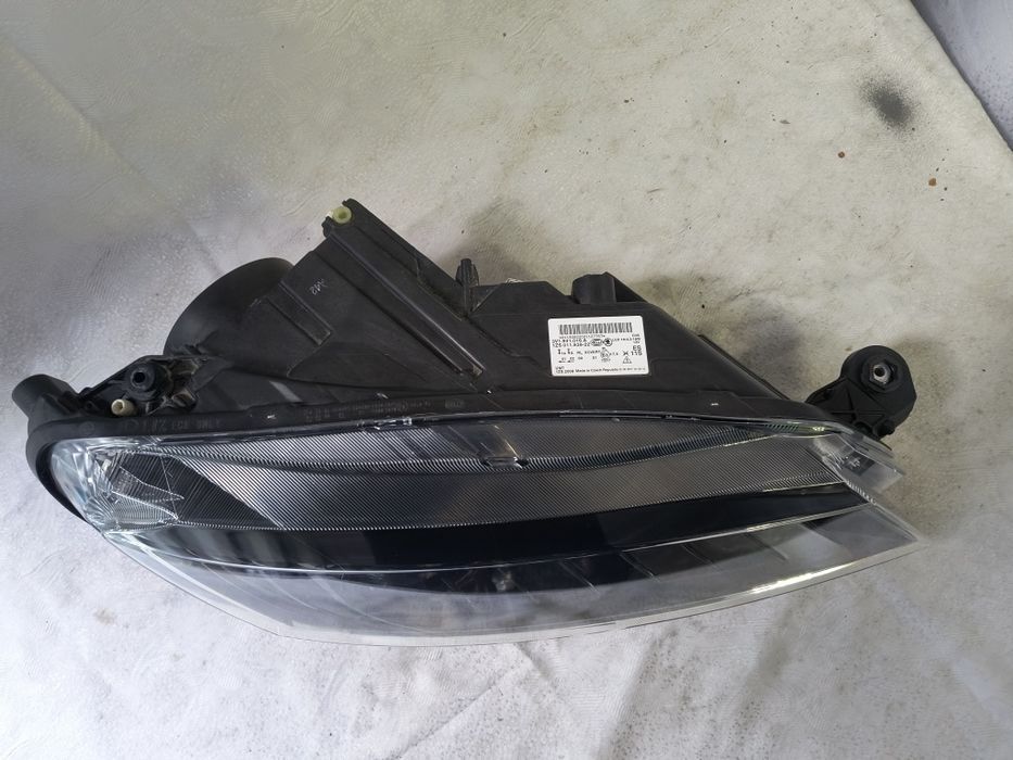 Lampa xenon prawa Skoda Superb III 3 Europa reflektor przedni prawy