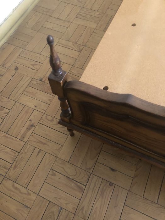 Cama em bom estado com esteado e Movel para arrumacao em bom estado