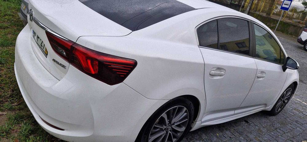Toyota Avensis 2.0 D-4DExclusive (Nacional) – Estofos em Pele — photo 3