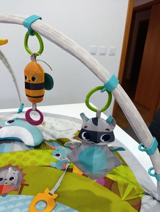 Ginásio para bebê Tiny love. Com todas as peças.Preço original 80€