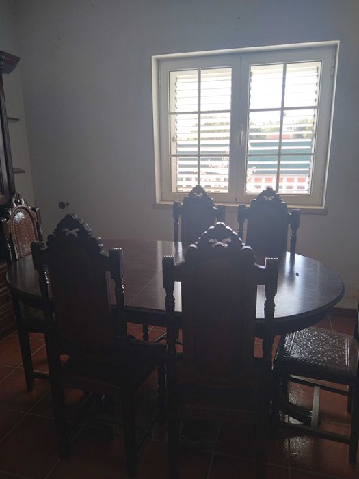 Mesa e cadeiras usada