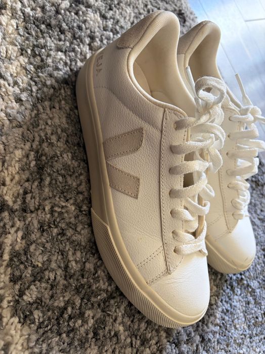 Sapatilhas marca Veja brancas