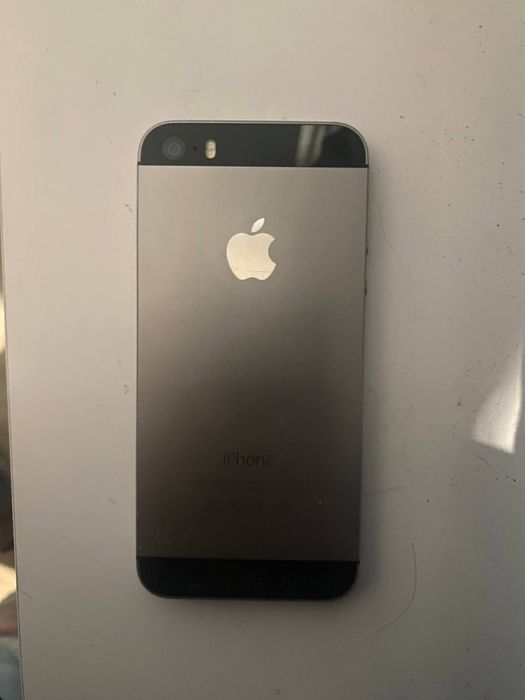 Айфон 5 рабочий.