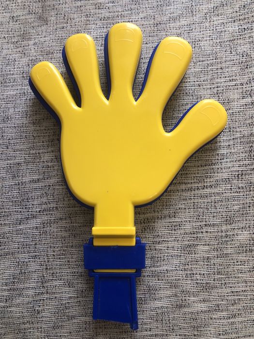 Долонька хлопалка пластикова тріскачка погремушка іграшка футбольна