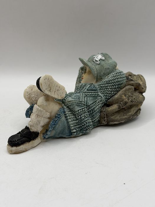 Nostalgiczne figurki dzieci czytające książki, 3 szt.
