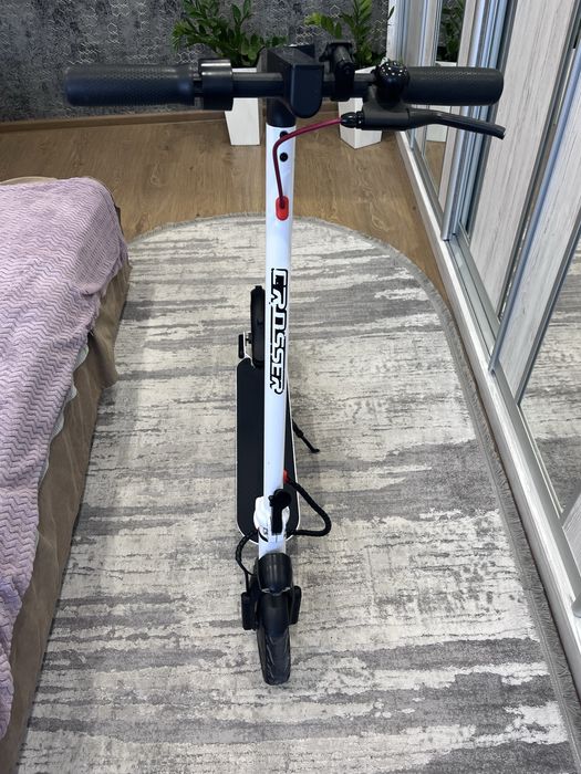 Терміново продам електросамокат CROSSER E9