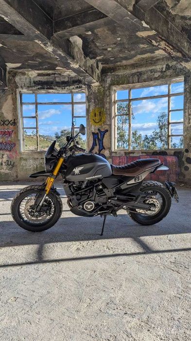Moto Morini Seiemmezzo SCR 650 - 2024 - 6.550 km - c/ Garantia oficial