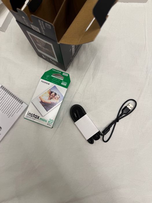 Камера + принтер Fujifilm Instax Mini Evo Hybrid