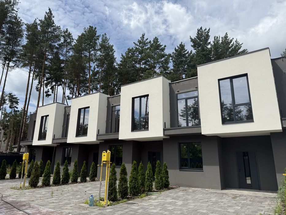 Таунхаус Гостомель на межі Бучі парк Щасливий