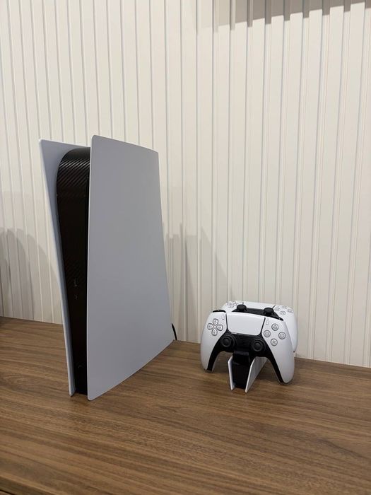 PlayStation 5 digital edition. Fat.