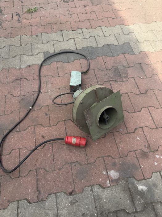 Elektryczny  wyciag spalin warsztatowy .Wentylator