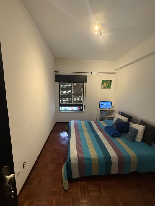 QUARTO casal ou familiares com frigobar mobiliado Entroncamento