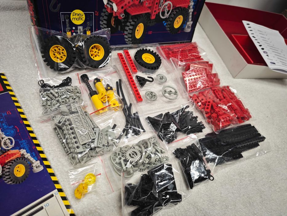 Lego Technic 8854 "Power Crane"; 1989; [75]