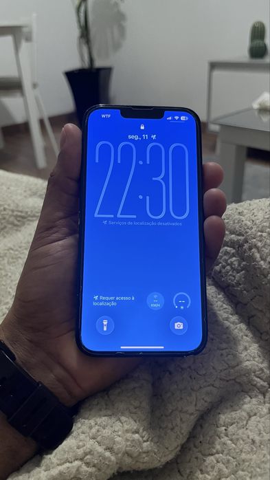 Iphone 14 novo com marcas de uso
