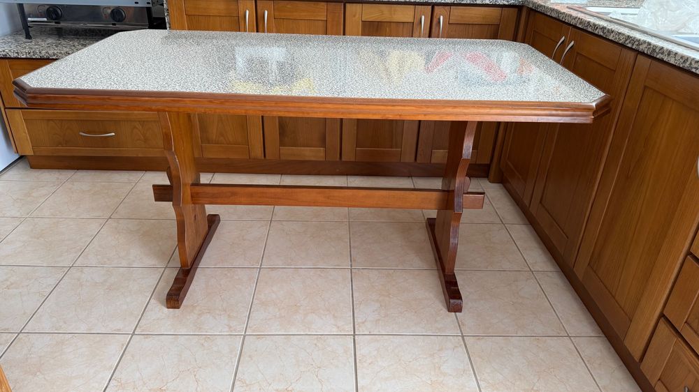 Mesa cozinha com 6 cadriras