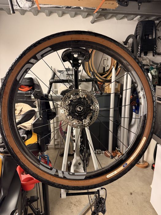 Par de pneus Panaracer GravelKing SK 650B x 48B / 27.5 x 1.90 Tubeless Ready — quase novos