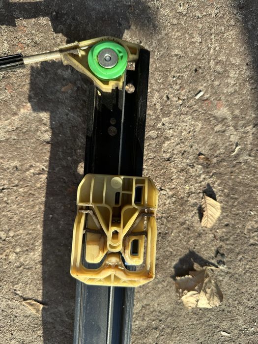 Скопідіймач стеклоподъемник audi q7 правий задний пасажирский