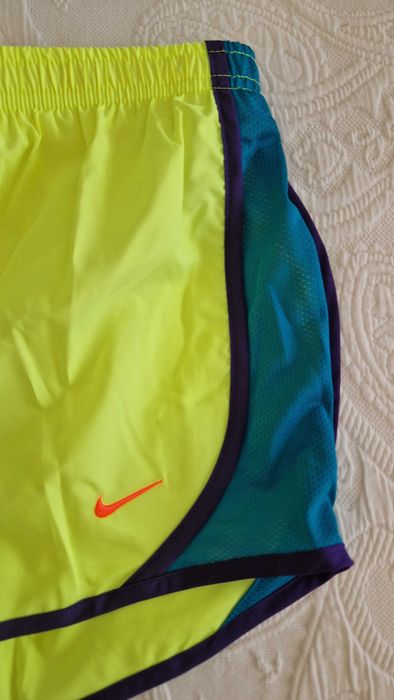 Calções Nike, amarelos, Dri-Fit, tamanho L