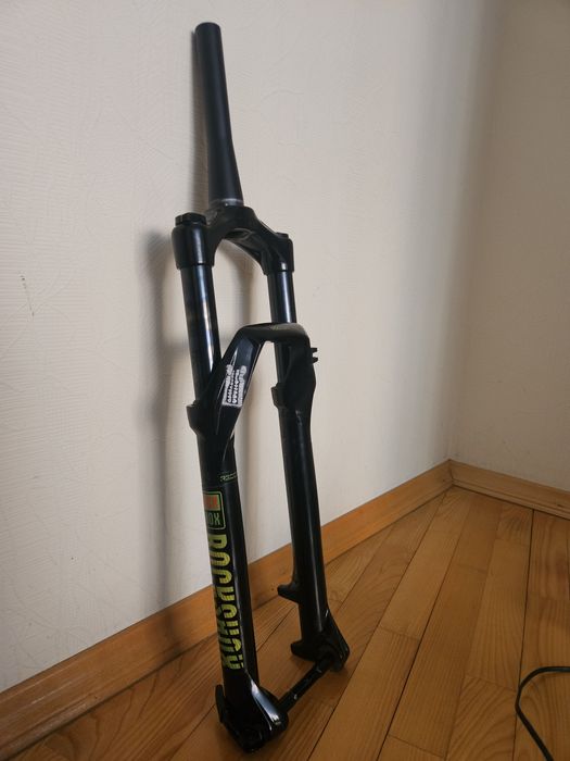 Продам вилку rockshox