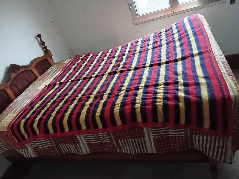 5 carpetes + cobertores tudo como novo em bom estado