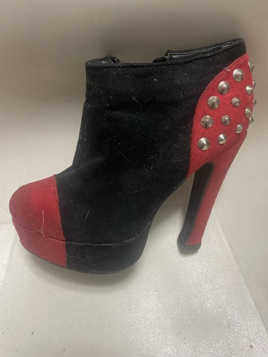 Calcado usado de senhora