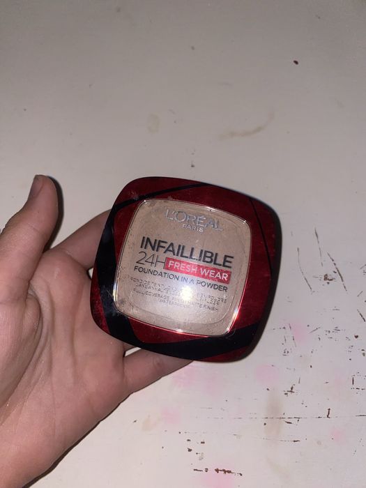 Pudro-podklad loreal paris