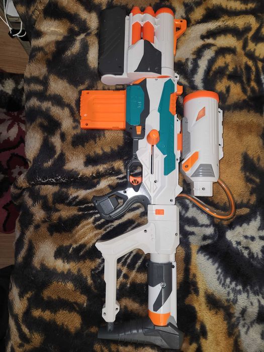 Бластер Nerf Modulus Tri-Strike c патронами Zombie Strike