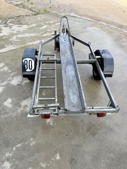 Atrelado para uma moto galvanizado