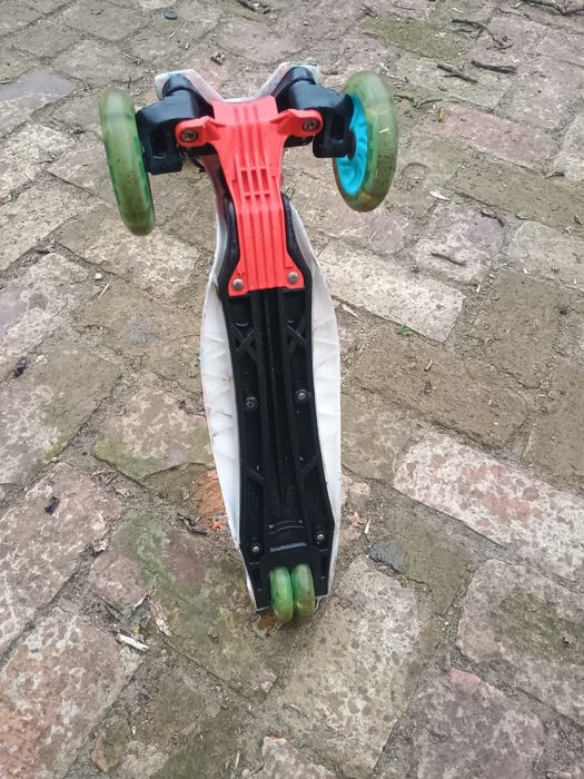 Продам дитячий  самокат для дівчинки