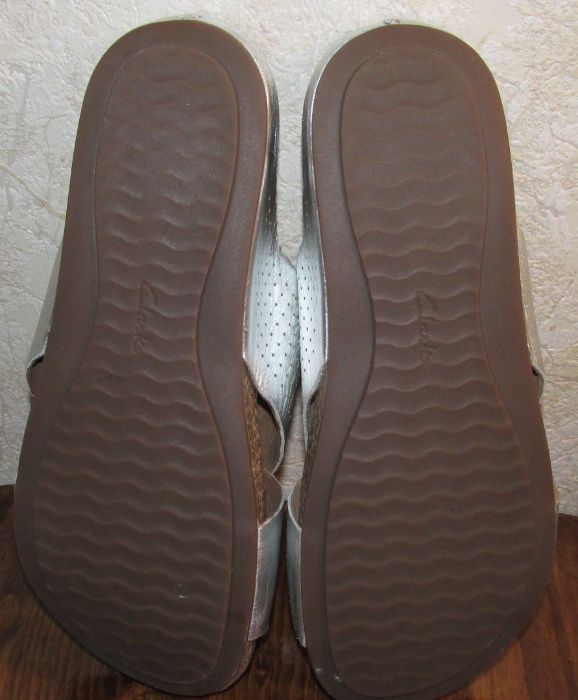 Шлепки,сланцы Clarks 39 размера, стелька 25.5см оригинал кожа