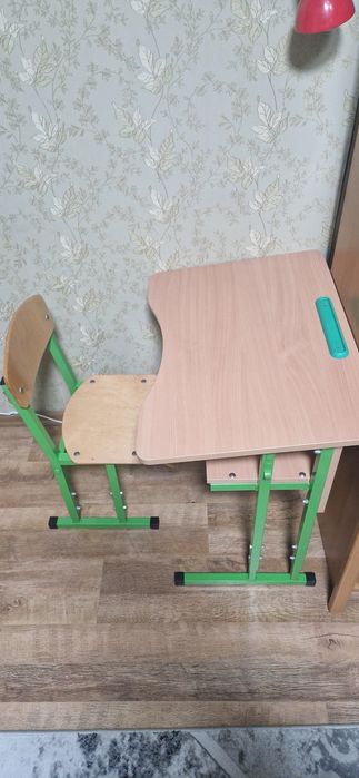 Парта  первоклассника, стол и стул