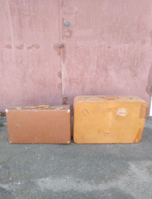 Продам шкіряні чемодани