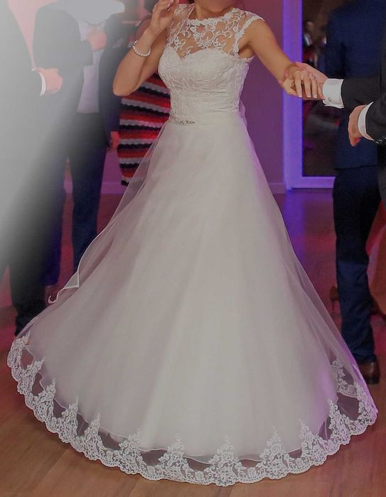 Suknia Slubna Afrodyta z kołem i welonem, rozmiar 34/36