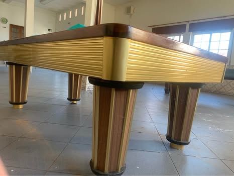Vendo mesa de bilhar usada