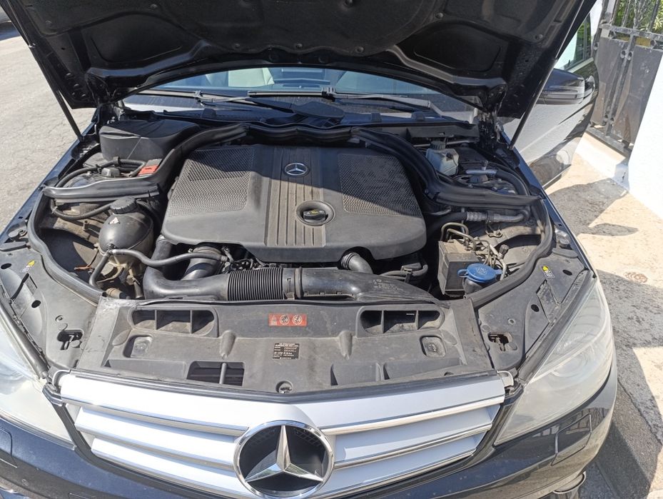 Mercedes-Benz C220 CDI W204 (2009) – Pack AMG Original – Estofos em Pele Branca