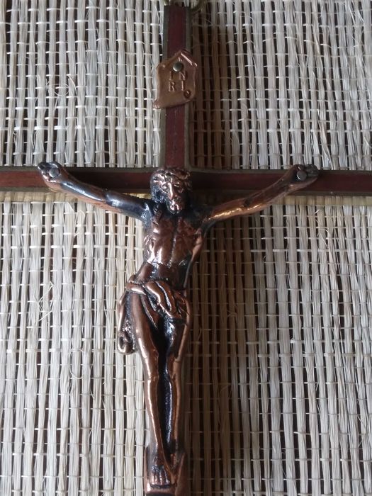 Crucifixo em metal