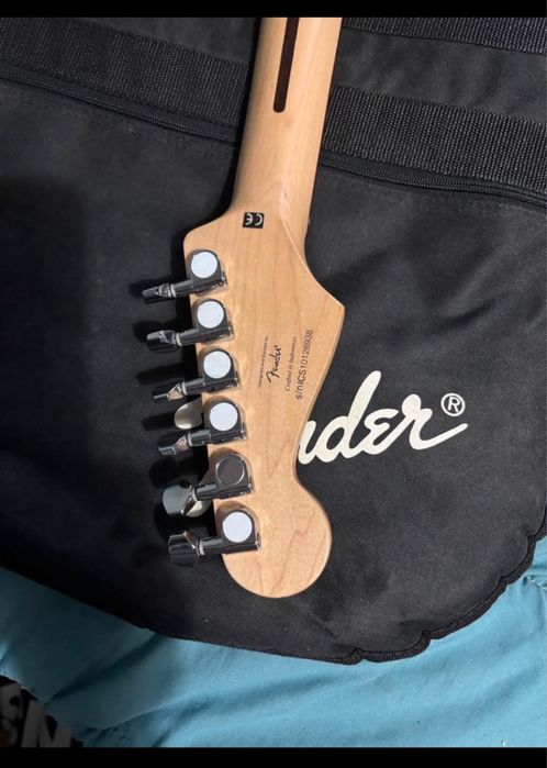 Guitarra electrica Squire by fender made in Indonesia