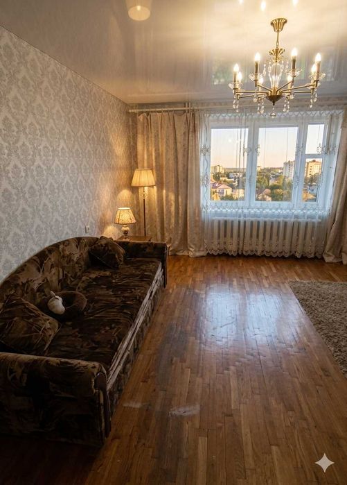 4-кімнатна (74 м²) з балконом і лоджією біля парків, школи та транспорту